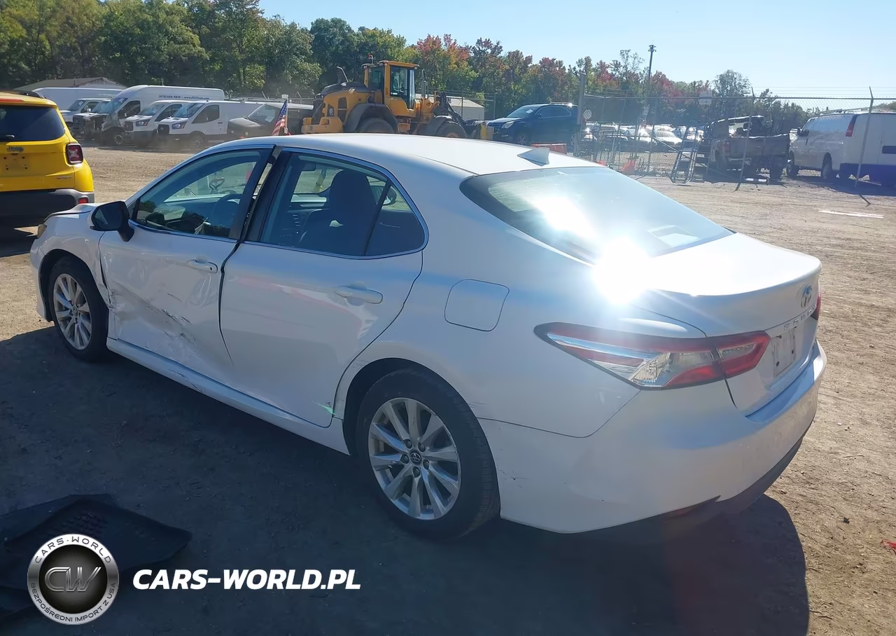 2019 Toyota Camry Le VIN:4T1B11HK7KU759415 - 3