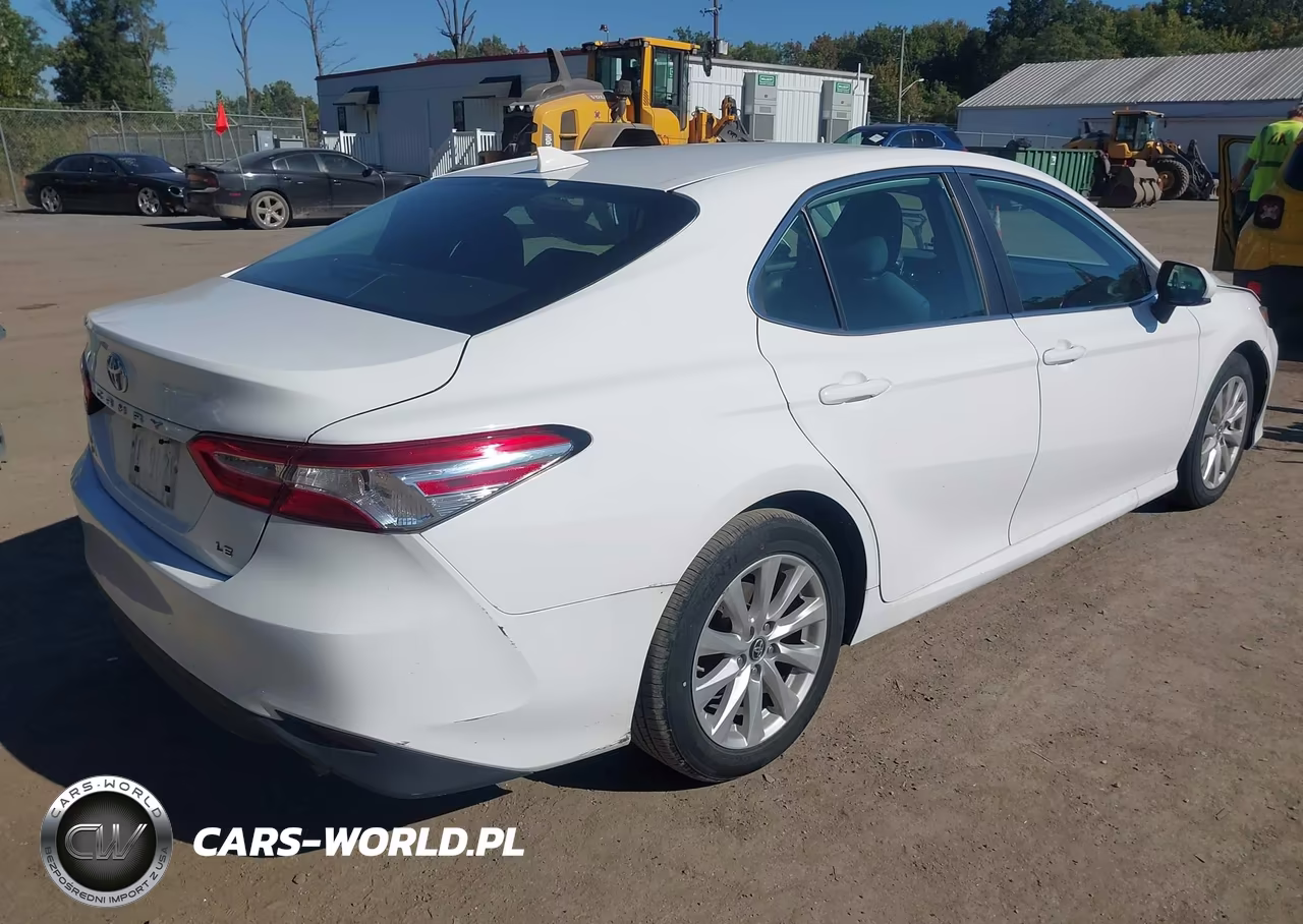 2019 Toyota Camry Le VIN:4T1B11HK7KU759415 - 4