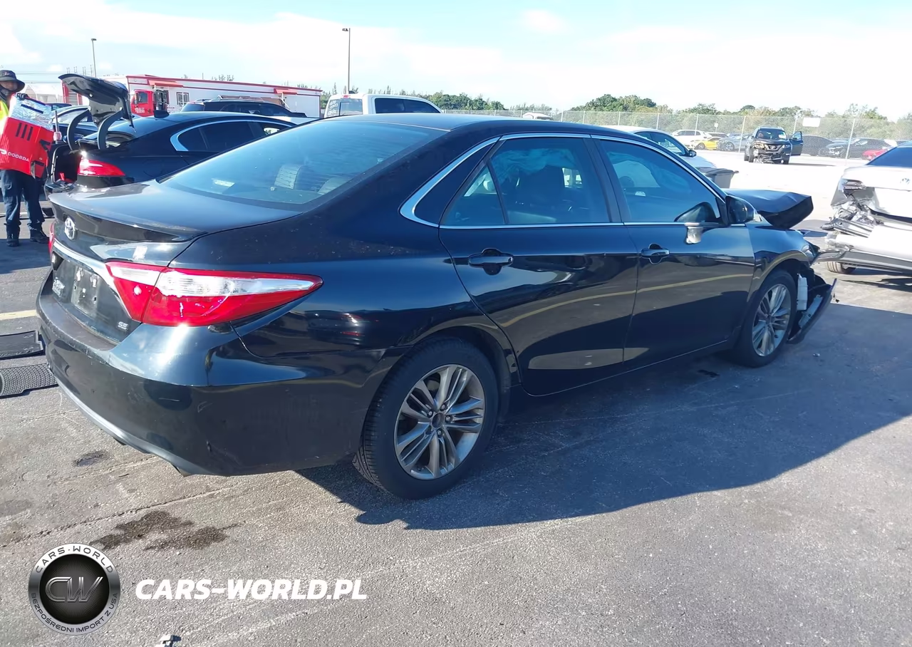 2015 Toyota Camry Se VIN:4T1BF1FK4FU979833 - 4