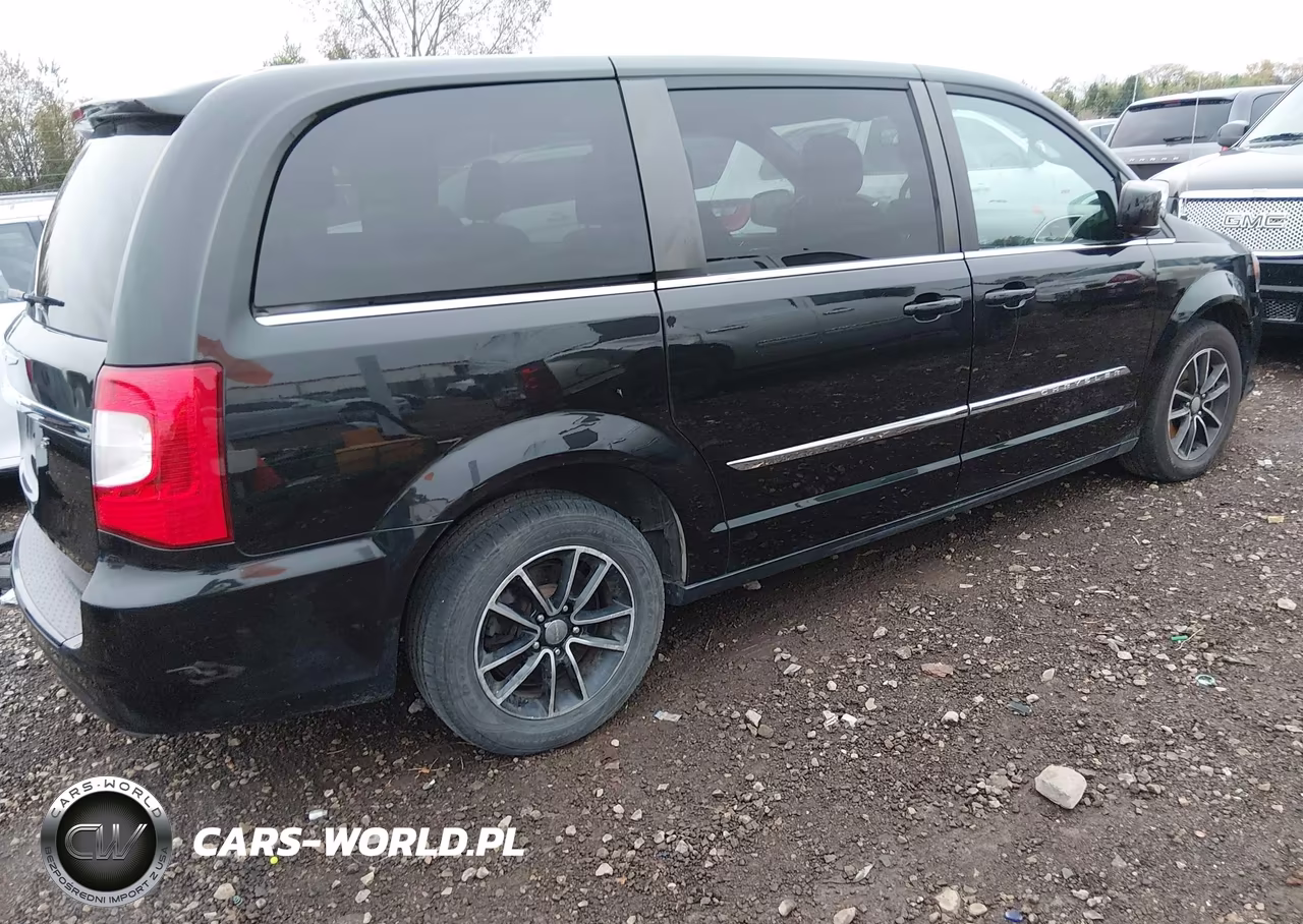 2015 Chrysler Town & Country S VIN:2C4RC1HG2FR553818 - 4