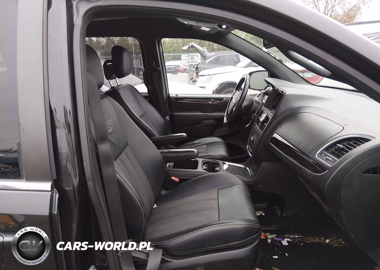 2015 Chrysler Town & Country S VIN:2C4RC1HG2FR553818 - 5