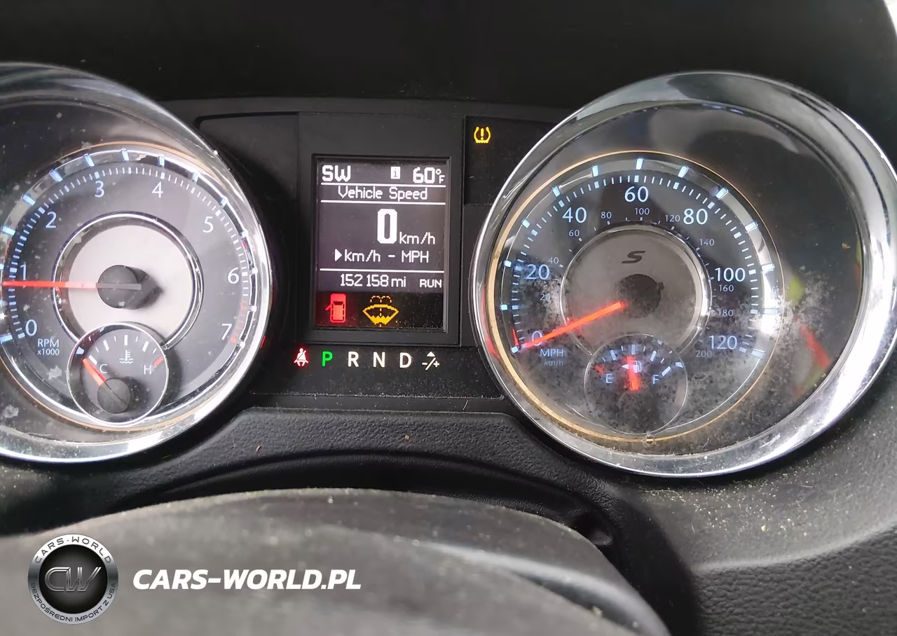 2015 Chrysler Town & Country S VIN:2C4RC1HG2FR553818 - 7