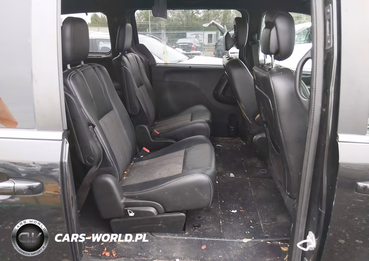 2015 Chrysler Town & Country S VIN:2C4RC1HG2FR553818 - 8