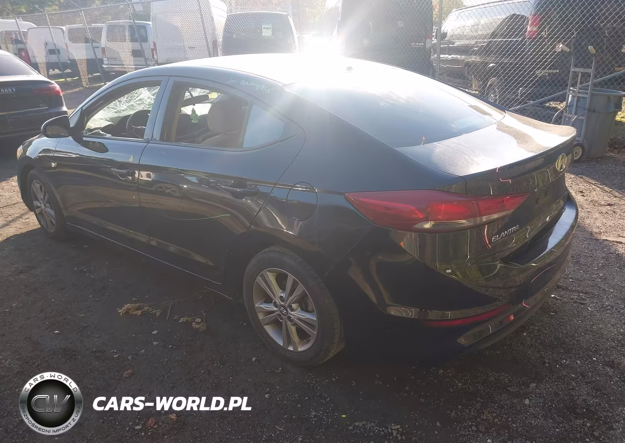 2018 Hyundai Elantra Sel VIN:5NPD84LF5JH393032 - 3