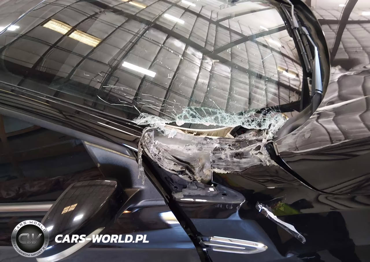 2019 Ford Escape Titanium VIN:1FMCU9J9XKUC04055 - 17