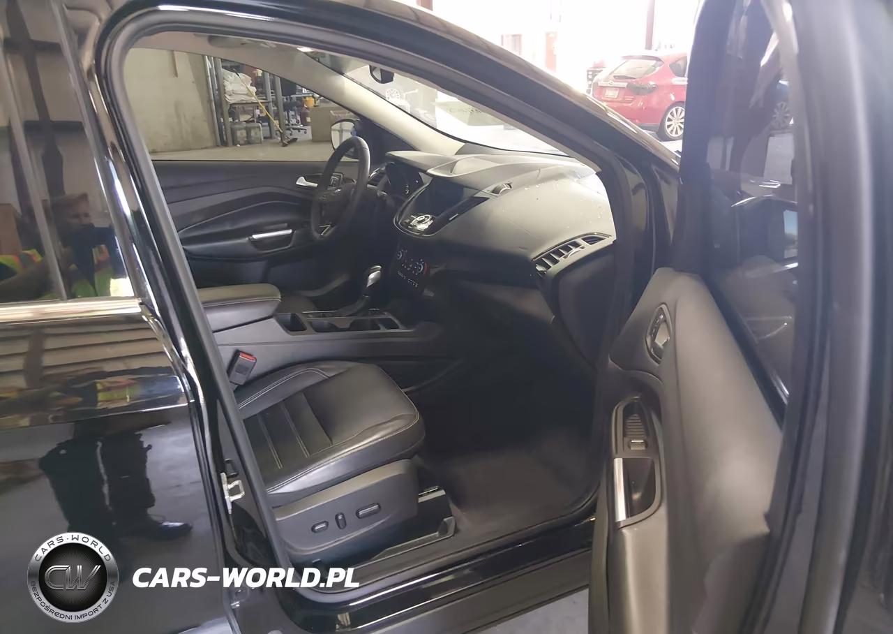 2019 Ford Escape Titanium VIN:1FMCU9J9XKUC04055 - 5