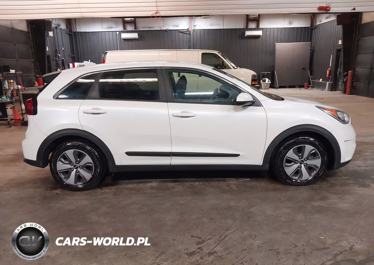 2018 Kia Niro Fe VIN:KNDCB3LC3J5186913 - 18