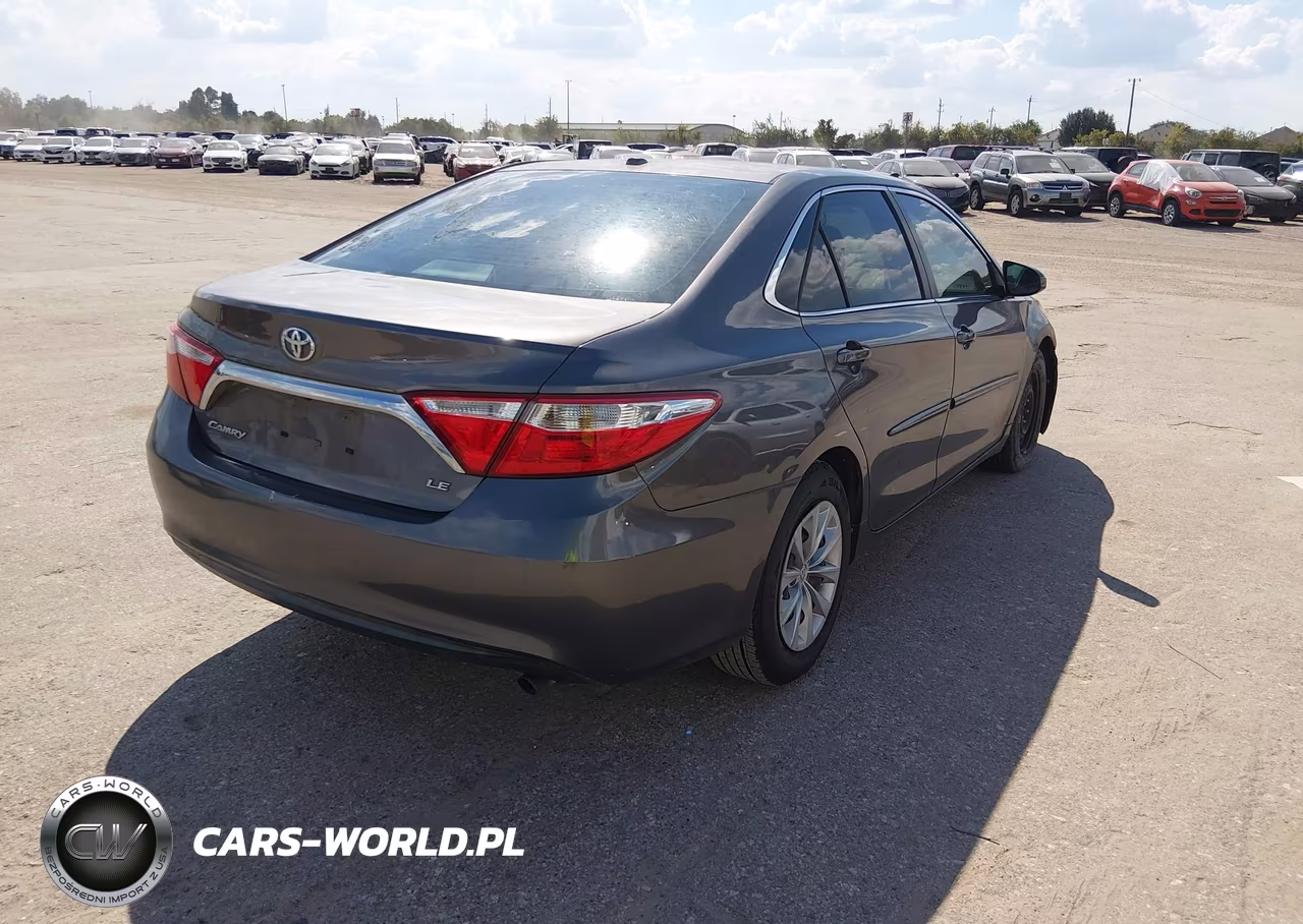2015 Toyota Camry Le VIN:4T4BF1FK0FR445962 - 4
