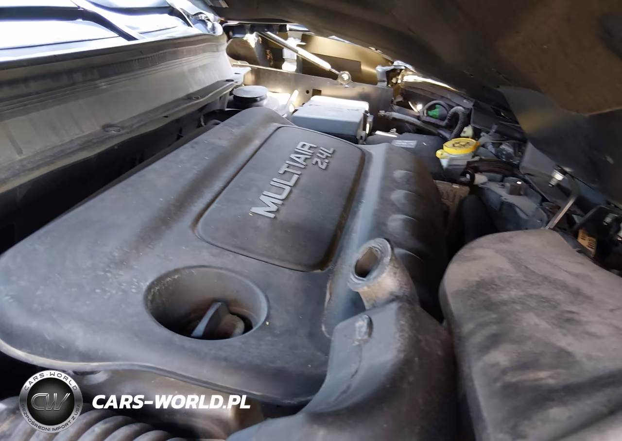 2015 Jeep Cherokee Sport VIN:1C4PJMAB4FW764412 - 10