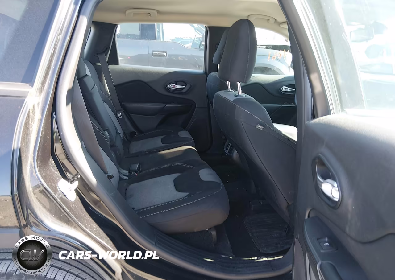 2015 Jeep Cherokee Sport VIN:1C4PJMAB4FW764412 - 8