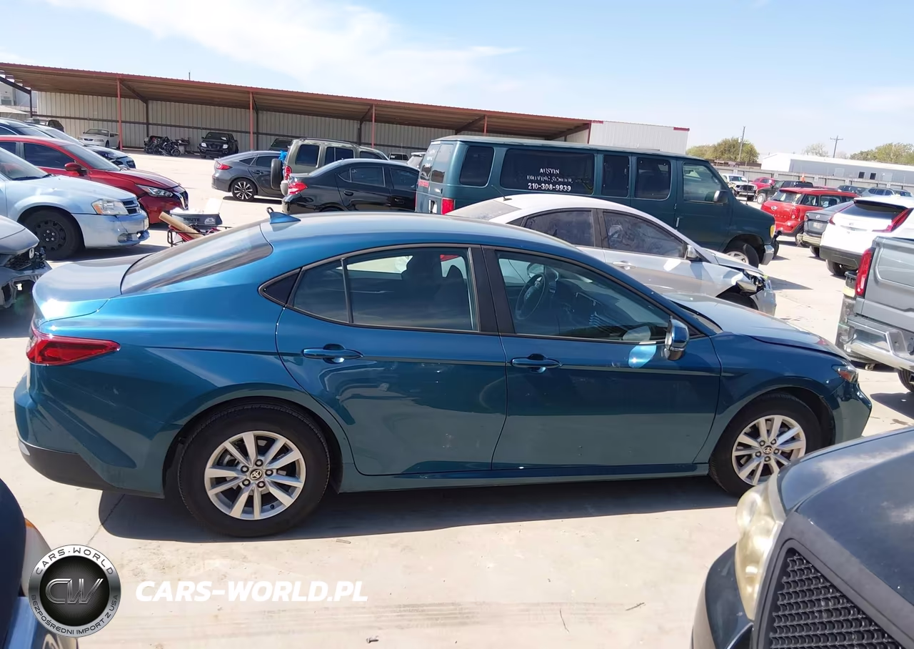 2026 Toyota Camry Le VIN:4T1DAACK4TU242039 - 13