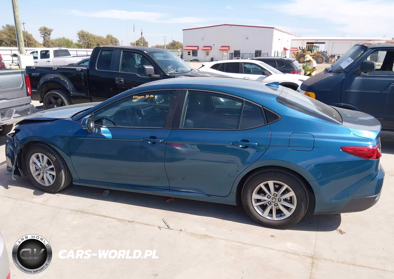 2026 Toyota Camry Le VIN:4T1DAACK4TU242039 - 14