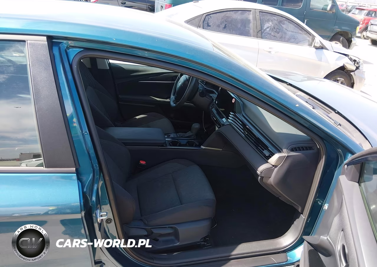 2026 Toyota Camry Le VIN:4T1DAACK4TU242039 - 5