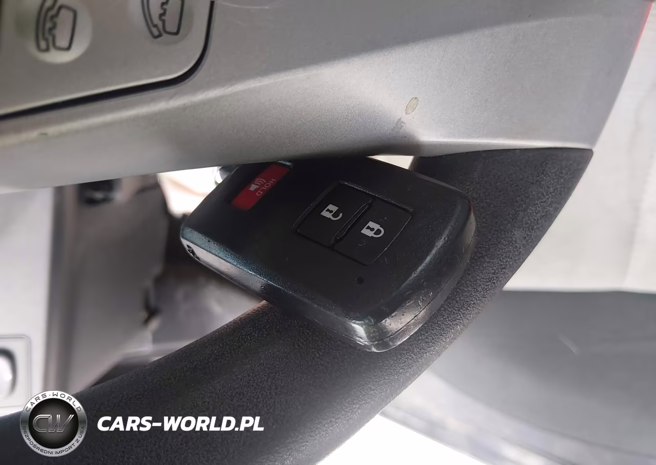 2013 Toyota Prius C Three VIN:JTDKDTB33D1050431 - 11