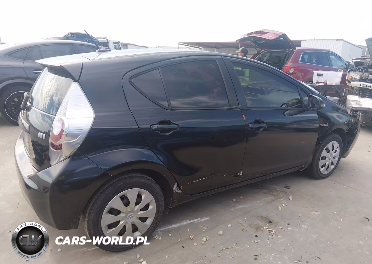 2013 Toyota Prius C Three VIN:JTDKDTB33D1050431 - 13