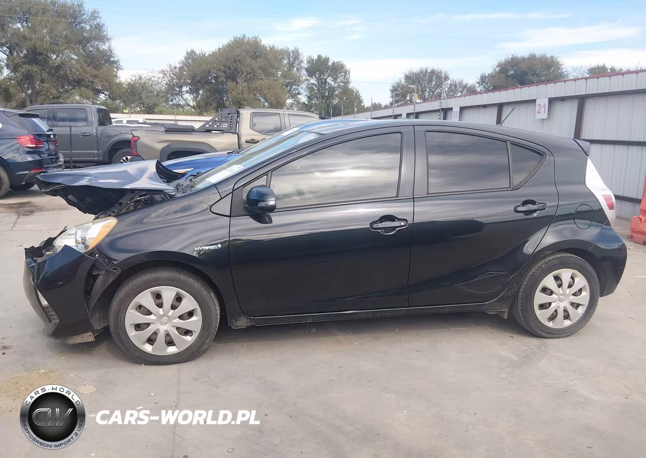2013 Toyota Prius C Three VIN:JTDKDTB33D1050431 - 14