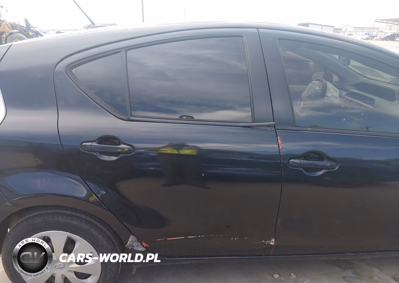 2013 Toyota Prius C Three VIN:JTDKDTB33D1050431 - 18