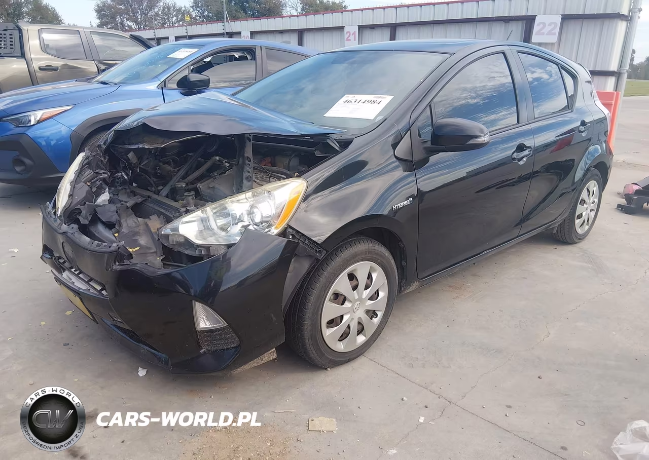 2013 Toyota Prius C Three VIN:JTDKDTB33D1050431 - 2