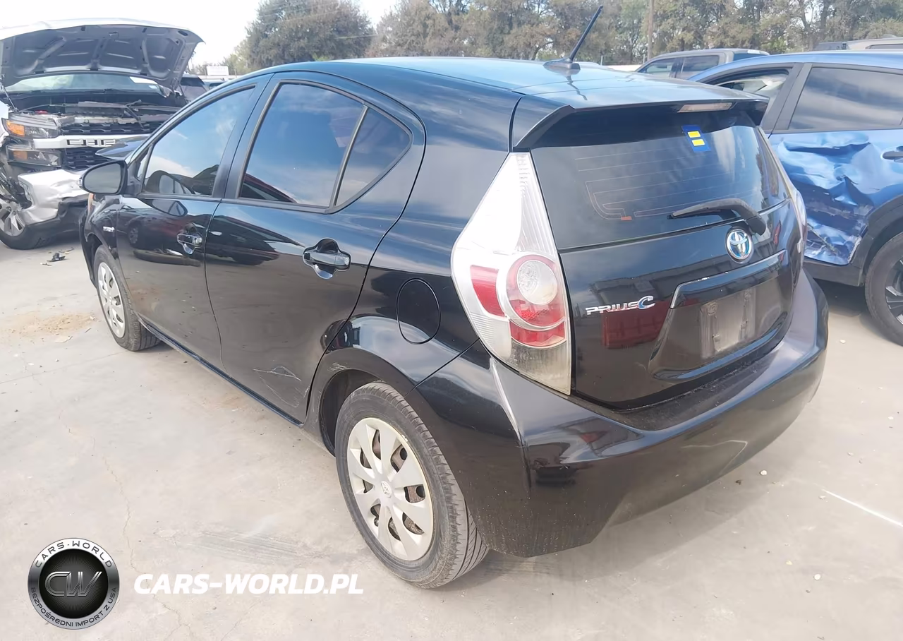 2013 Toyota Prius C Three VIN:JTDKDTB33D1050431 - 3