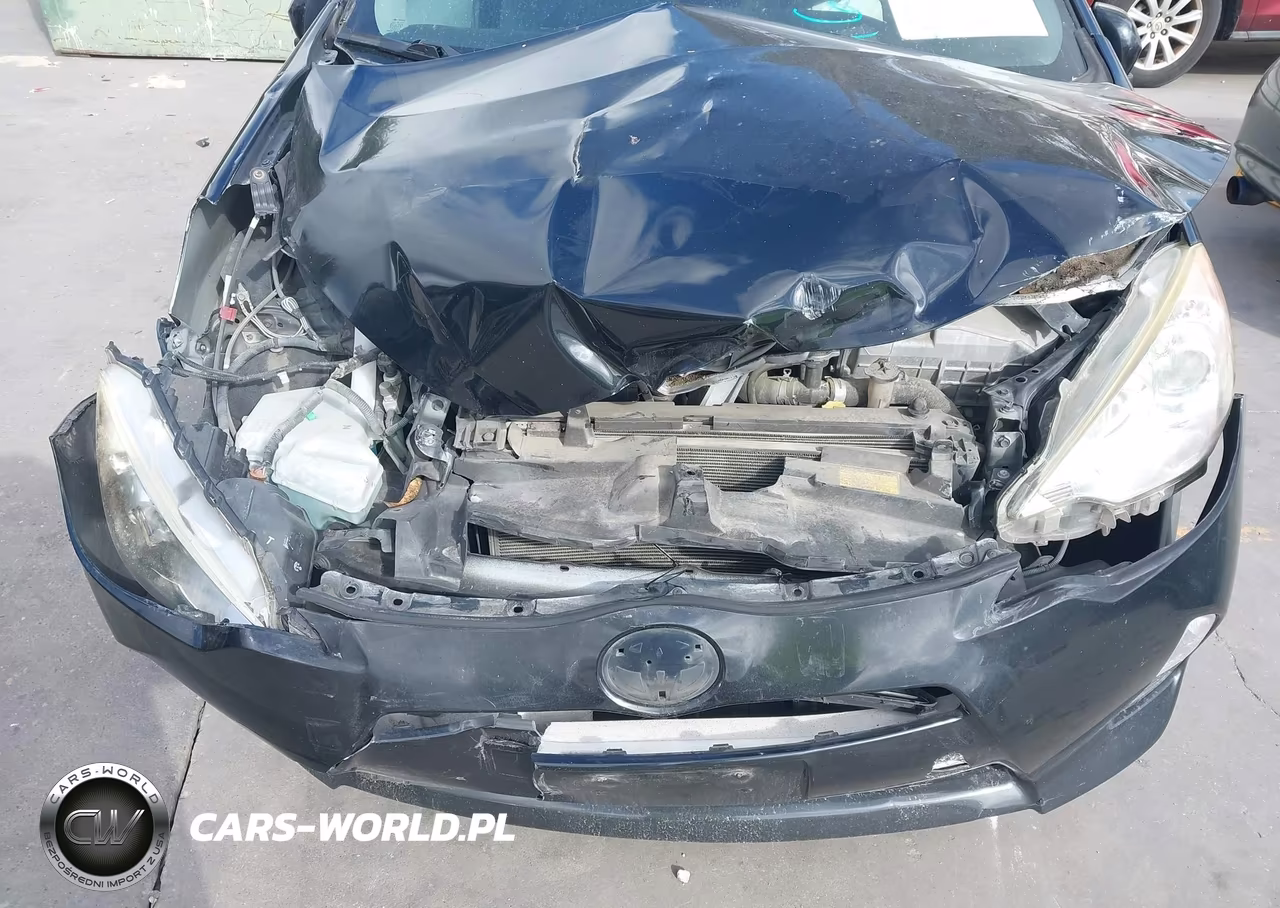 2013 Toyota Prius C Three VIN:JTDKDTB33D1050431 - 6