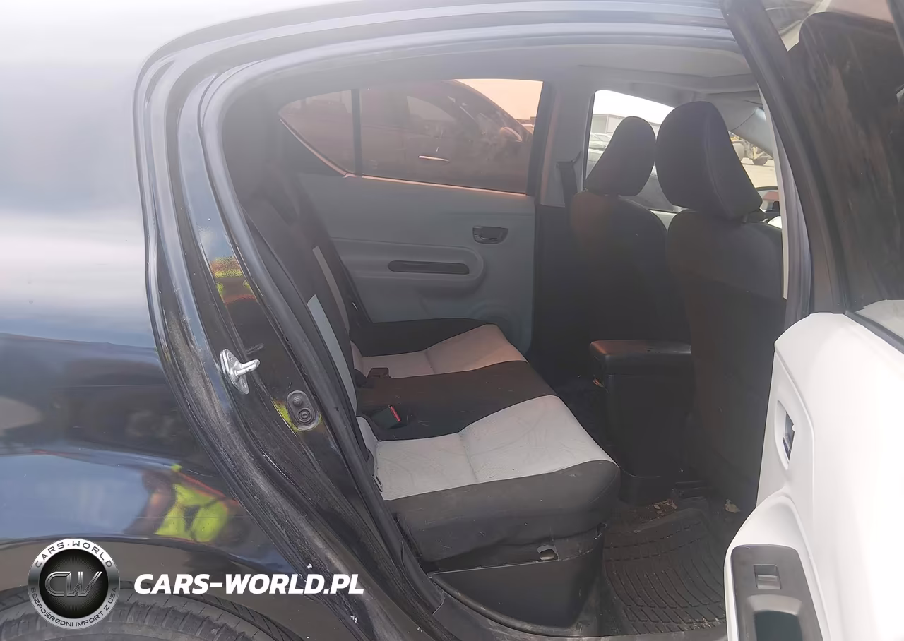 2013 Toyota Prius C Three VIN:JTDKDTB33D1050431 - 8