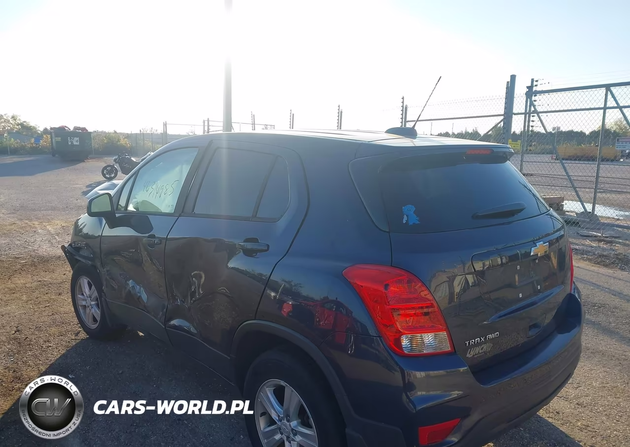 2019 Chevrolet Trax Ls VIN:3GNCJNSB2KL250472 - 3