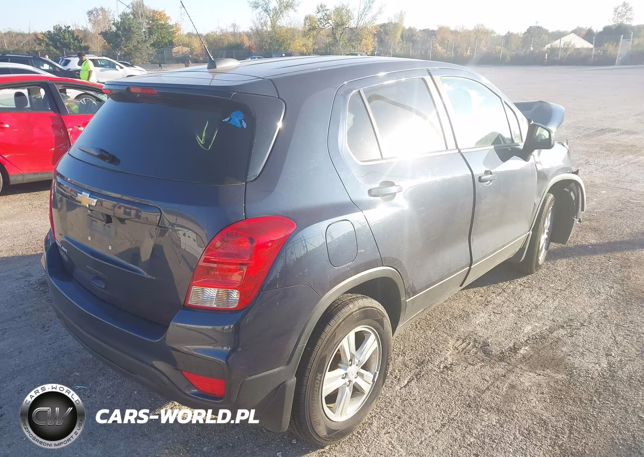 2019 Chevrolet Trax Ls VIN:3GNCJNSB2KL250472 - 4