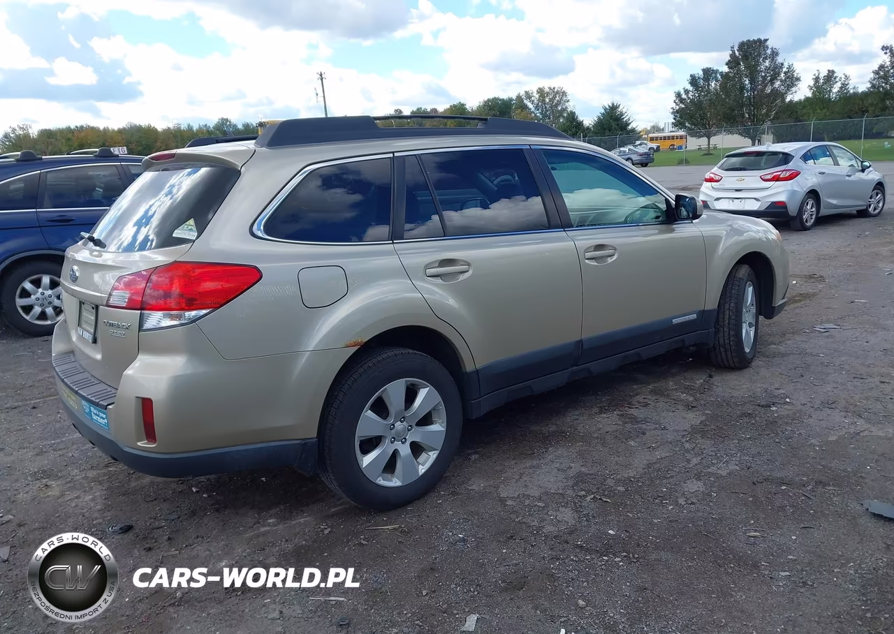 2010 Subaru Outback 2.5I Premium VIN:4S4BRBCC8A3337401 - 4