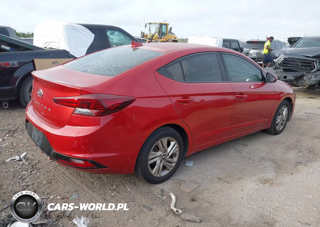 2019 Hyundai Elantra Sel VIN:5NPD84LF2KH409494 - 4