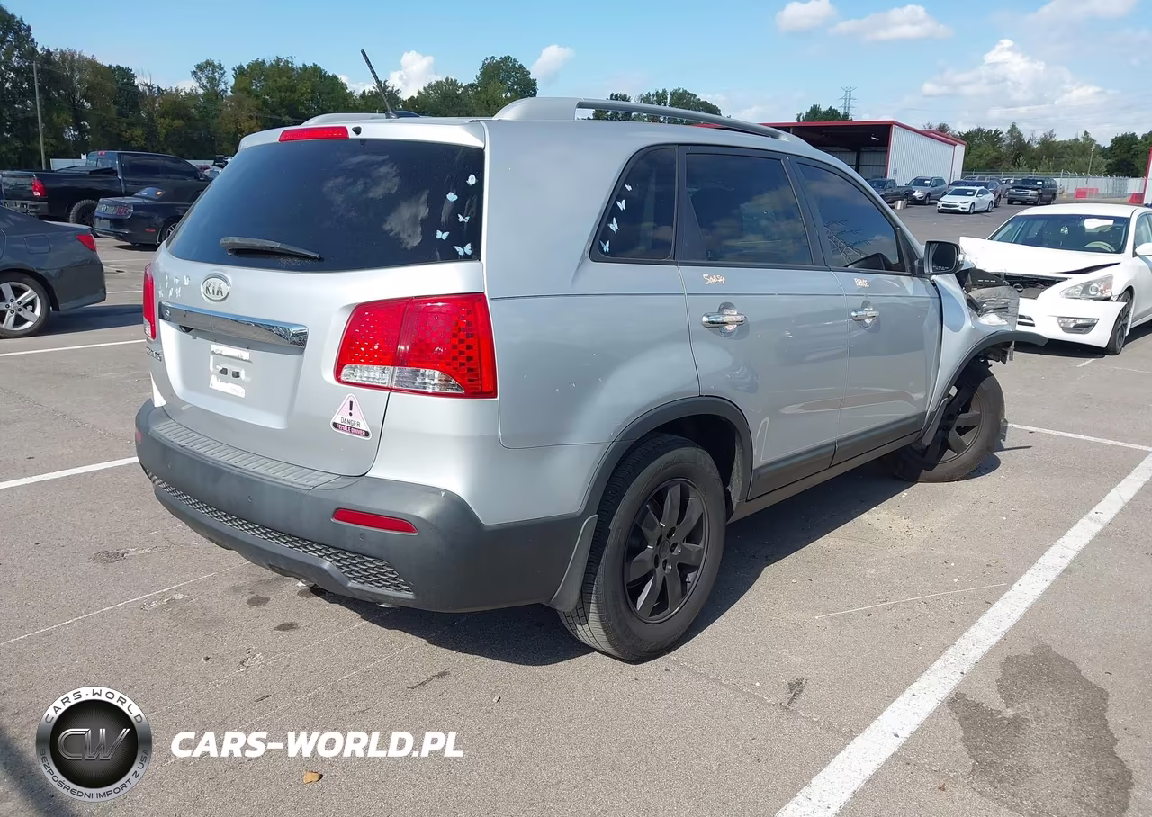 2012 Kia Sorento Lx VIN:5XYKT4A63CG205725 - 4
