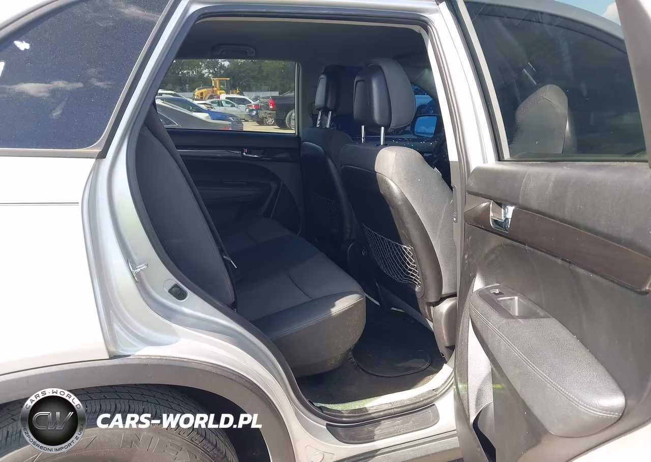 2012 Kia Sorento Lx VIN:5XYKT4A63CG205725 - 8