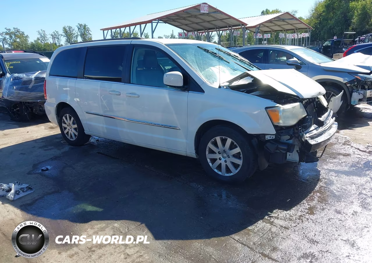 2013 Chrysler Town & Country Touring – zdjęcie 1 z 18