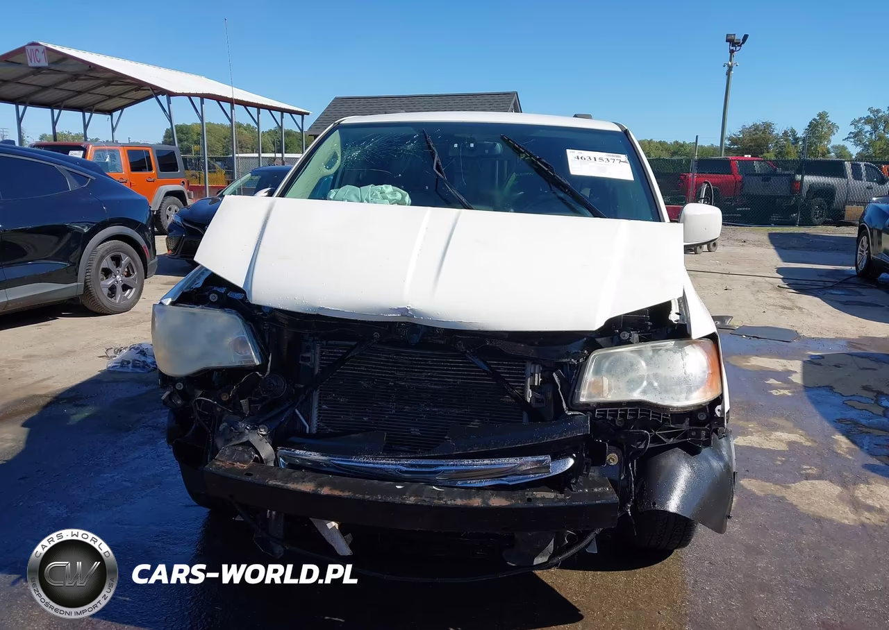 2013 Chrysler Town & Country Touring VIN:2C4RC1BG9DR744187 - 13