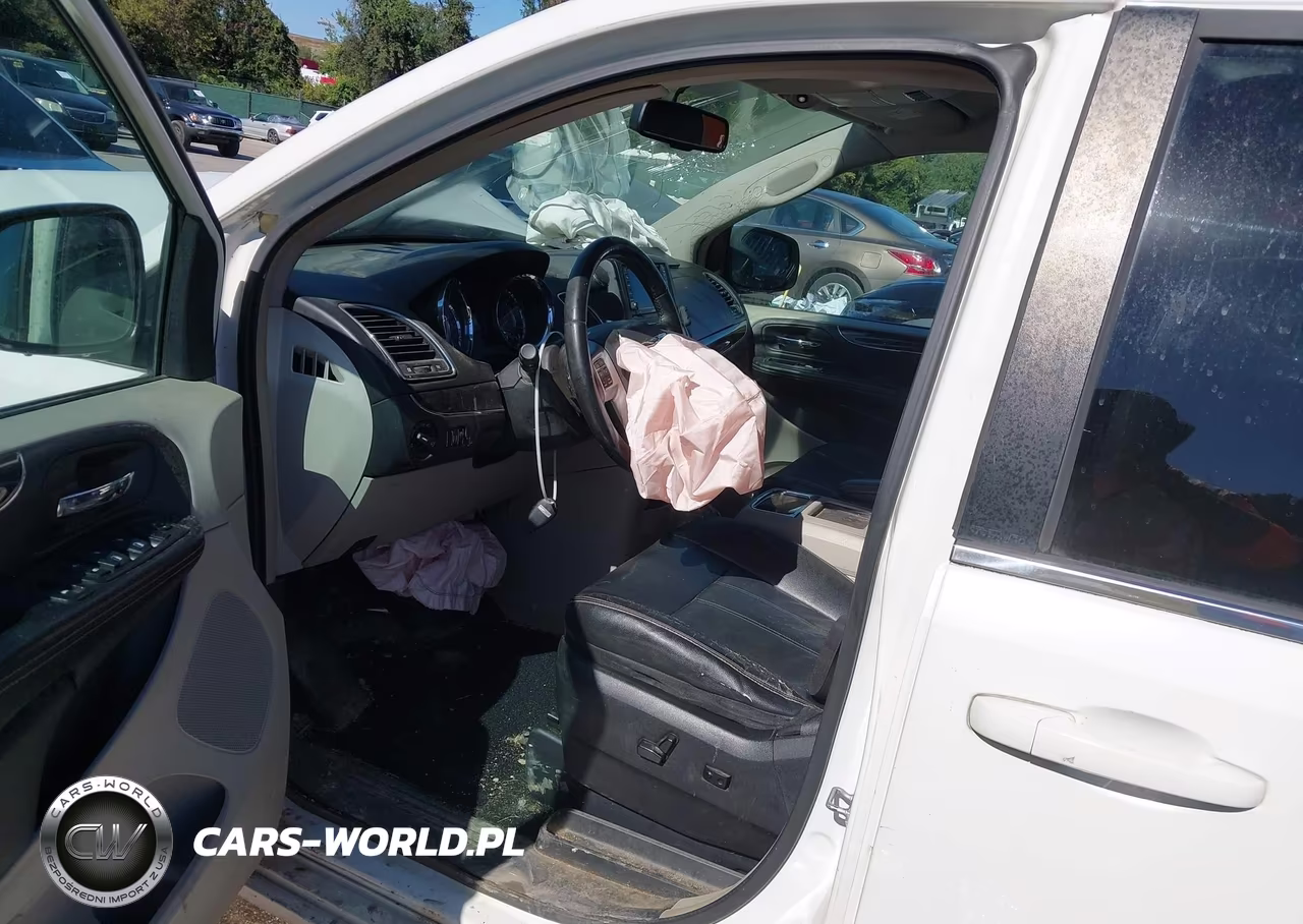 2013 Chrysler Town & Country Touring VIN:2C4RC1BG9DR744187 - 5
