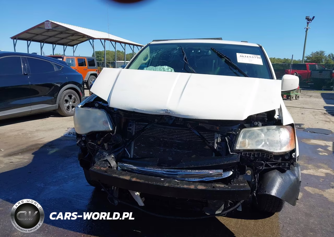 2013 Chrysler Town & Country Touring VIN:2C4RC1BG9DR744187 - 6