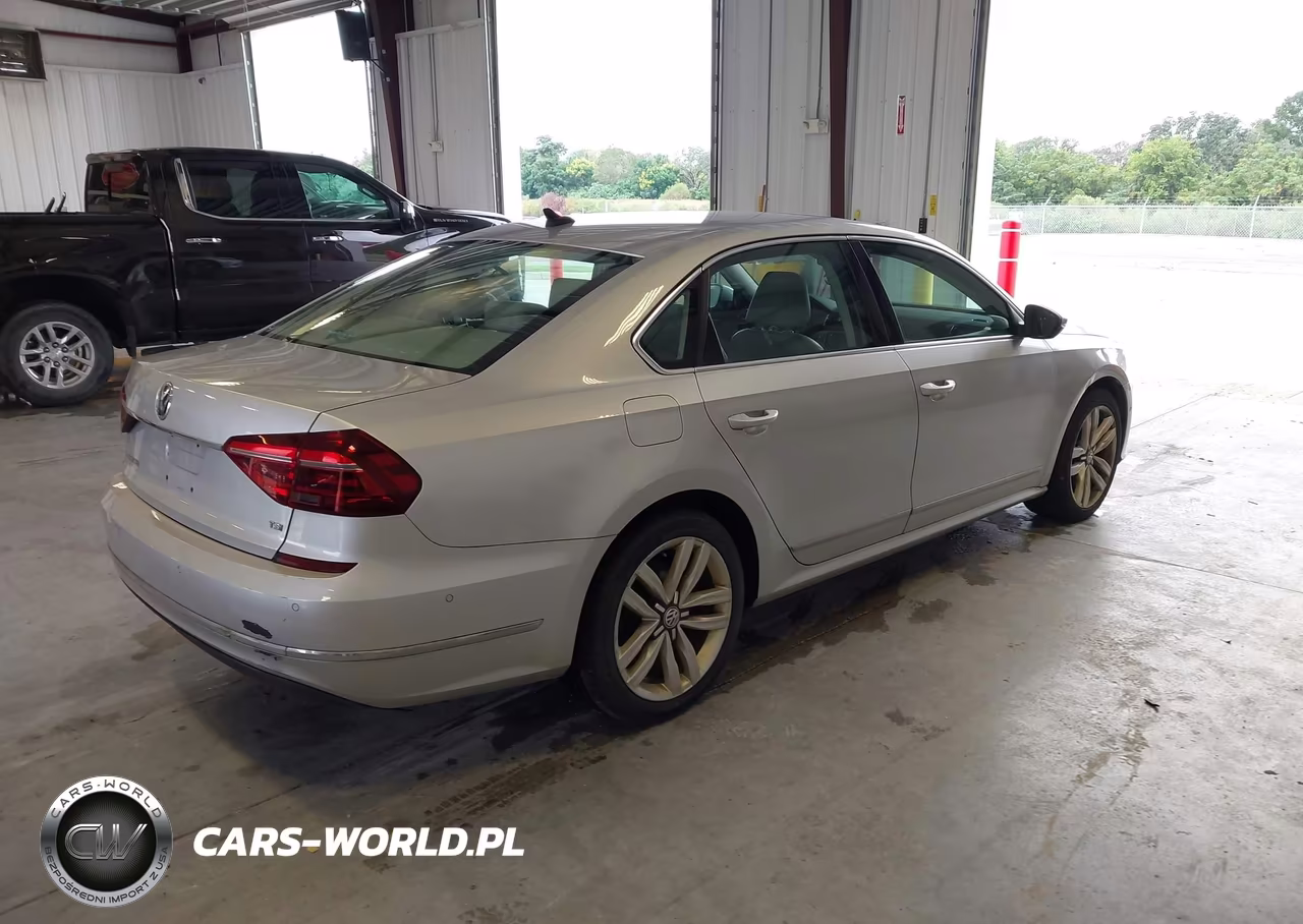 2017 Volkswagen Passat 1.8T Sel Premium VIN:1VWCT7A31HC062973 - 4