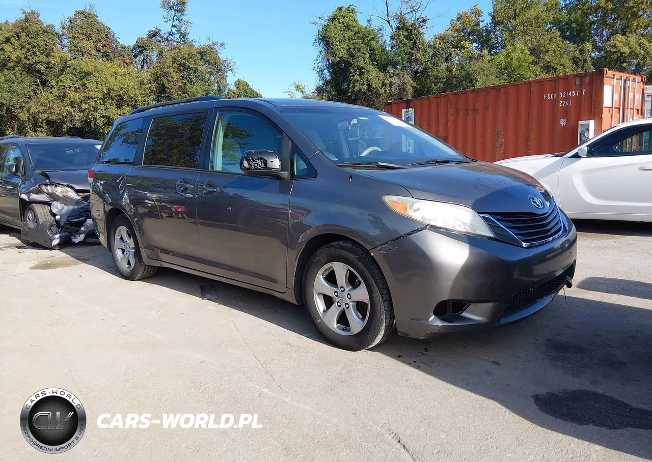 2011 Toyota Sienna Le V6 – zdjęcie 1 z 15