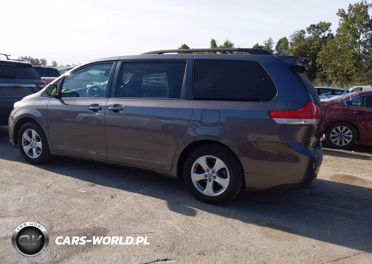 2011 Toyota Sienna Le V6 VIN:5TDKK3DC6BS110429 - 3