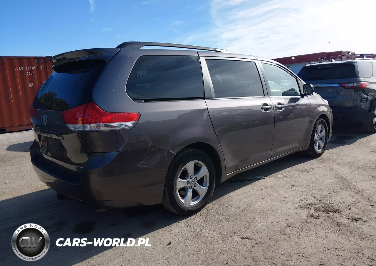 2011 Toyota Sienna Le V6 VIN:5TDKK3DC6BS110429 - 4