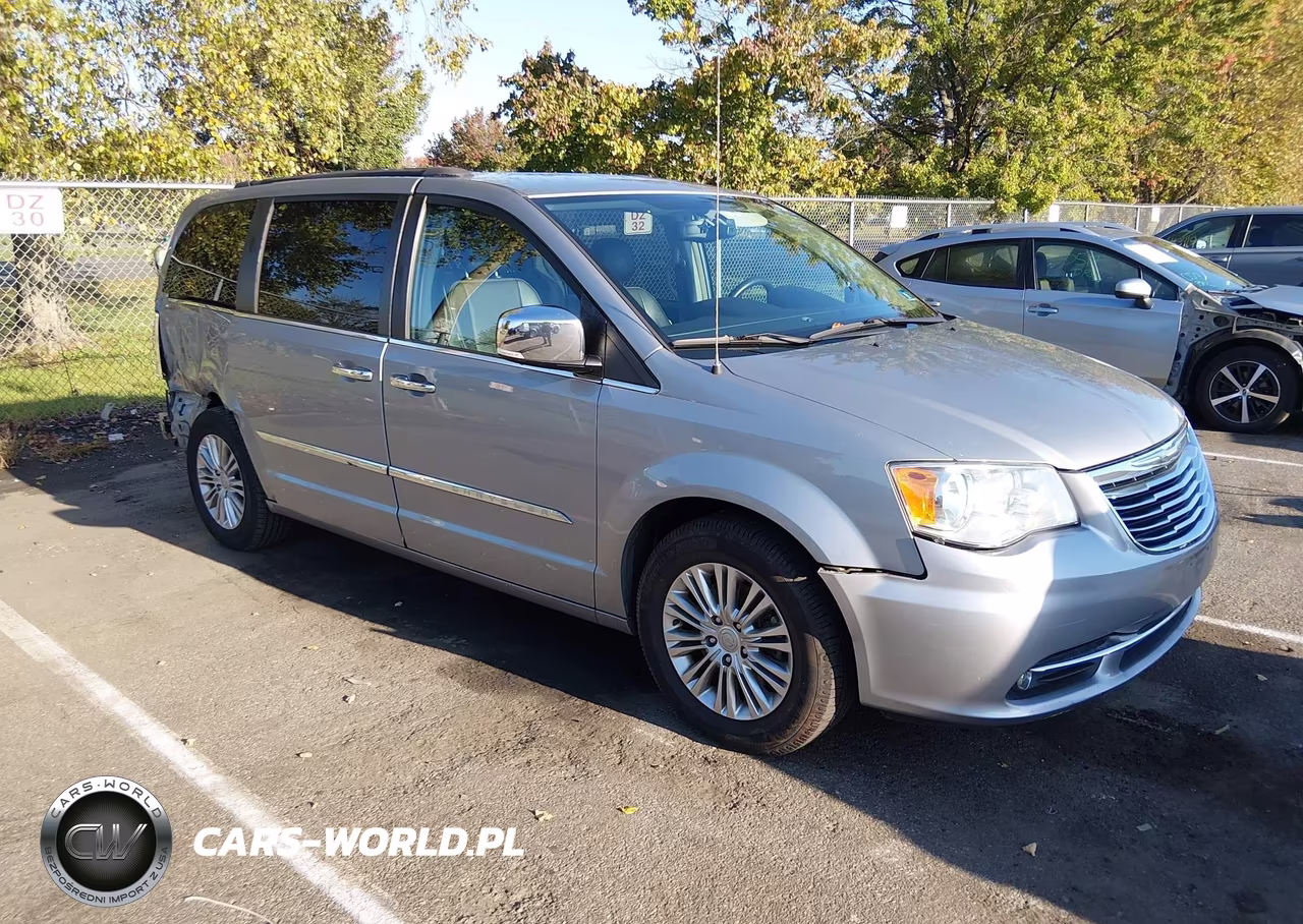 2015 Chrysler Town & Country Touring-L