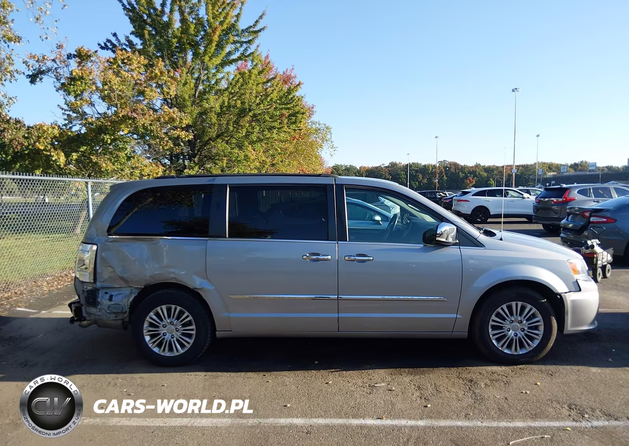 2015 Chrysler Town & Country Touring-L VIN:2C4RC1CG7FR554762 - 13