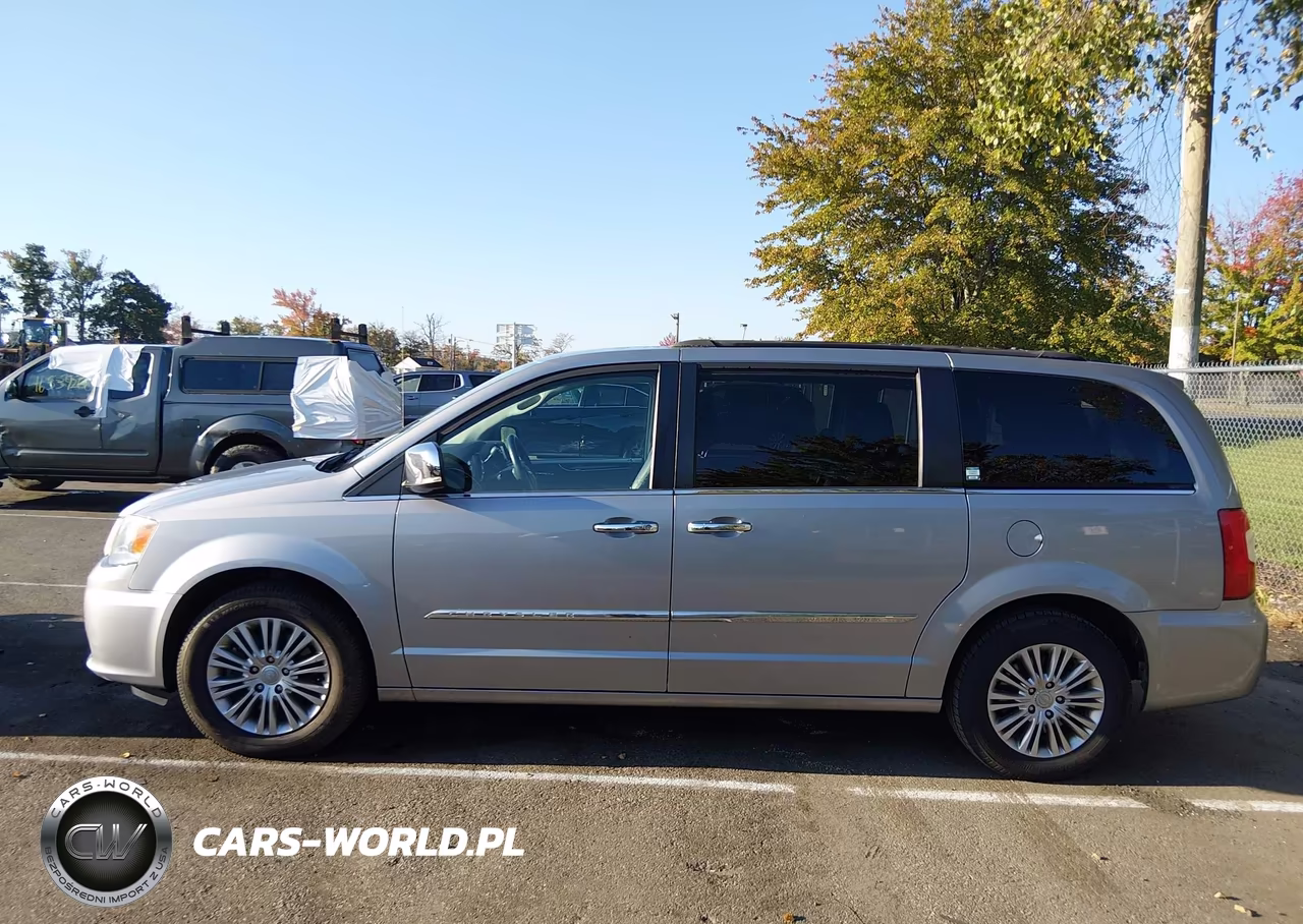 2015 Chrysler Town & Country Touring-L VIN:2C4RC1CG7FR554762 - 14