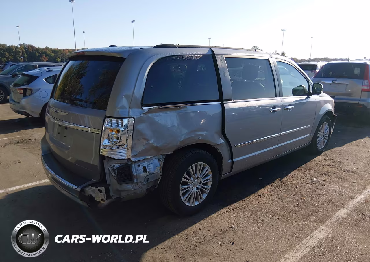 2015 Chrysler Town & Country Touring-L VIN:2C4RC1CG7FR554762 - 4