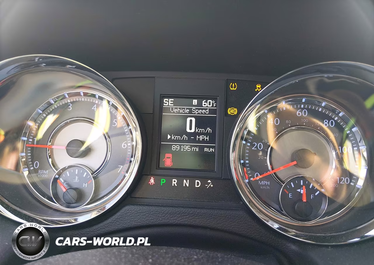 2015 Chrysler Town & Country Touring-L VIN:2C4RC1CG7FR554762 - 7