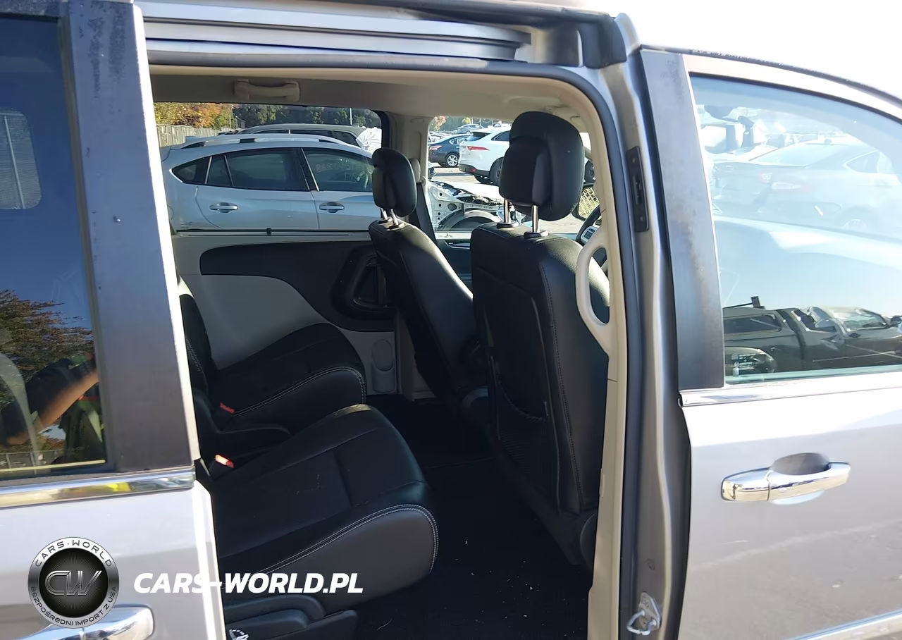 2015 Chrysler Town & Country Touring-L VIN:2C4RC1CG7FR554762 - 8