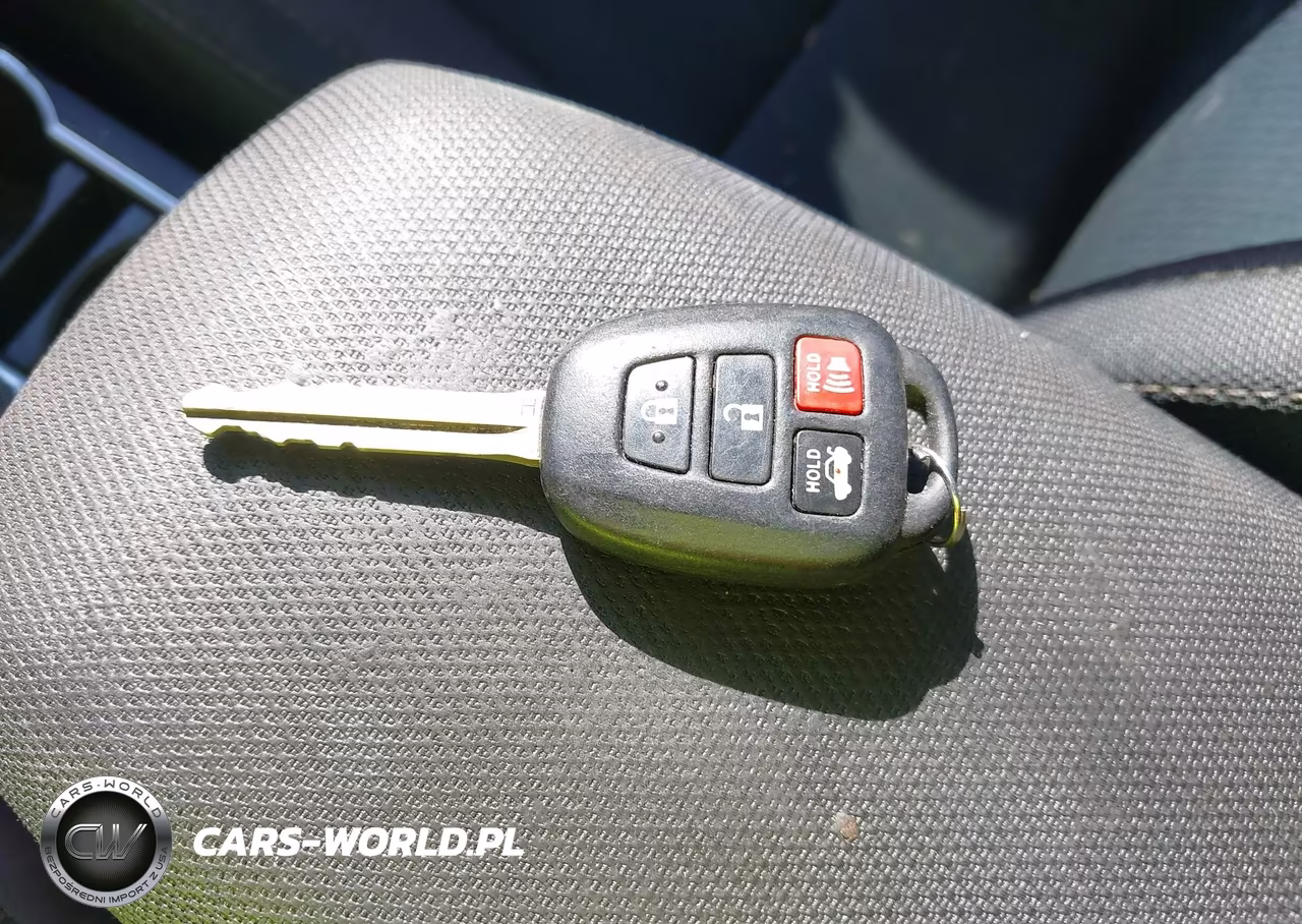 2017 Toyota Corolla Le VIN:2T1BURHE4HC828183 - 11