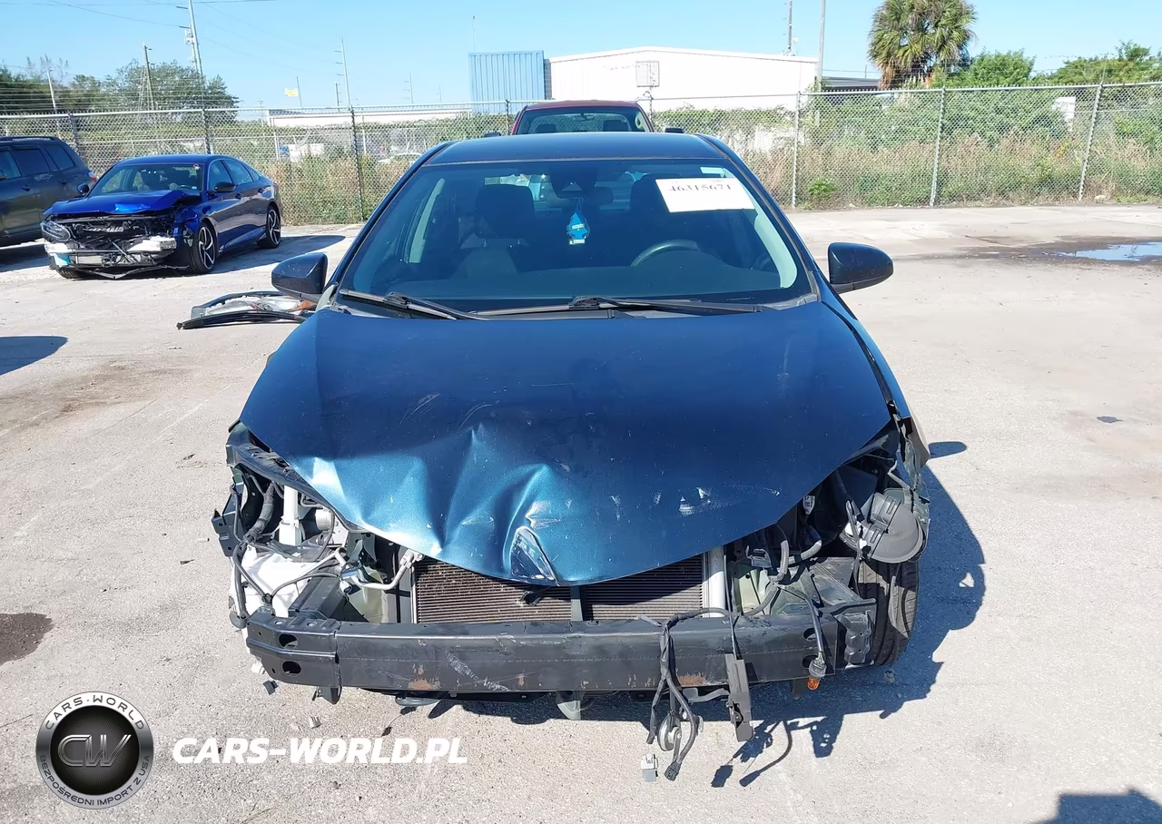 2017 Toyota Corolla Le VIN:2T1BURHE4HC828183 - 6
