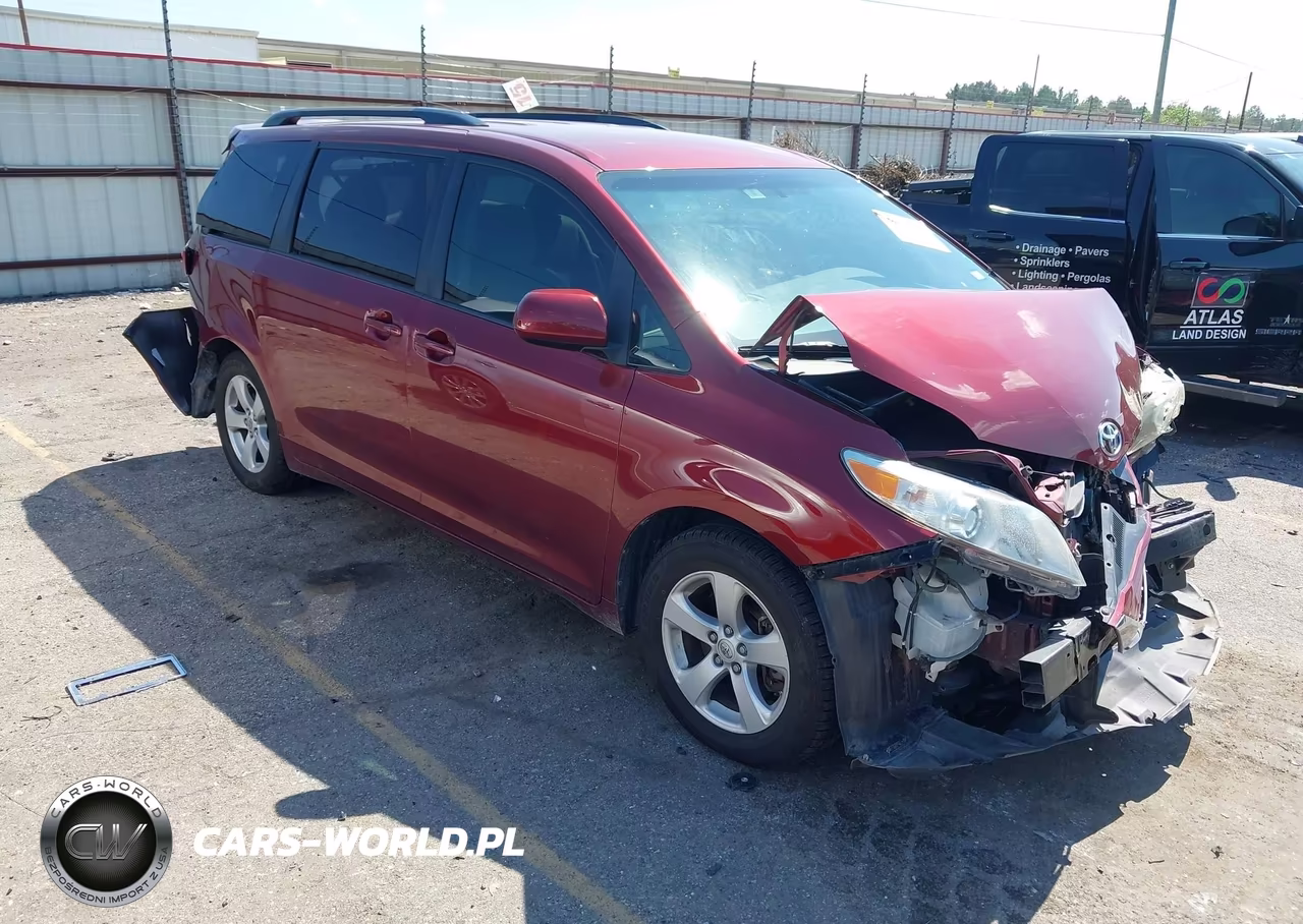 2017 Toyota Sienna Le 8 Passenger