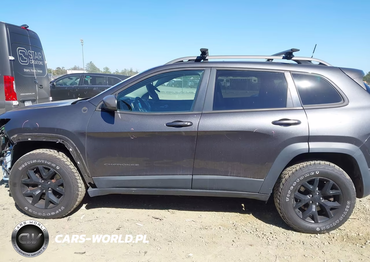 2016 Jeep Cherokee Trailhawk VIN:1C4PJMBS5GW334453 - 15