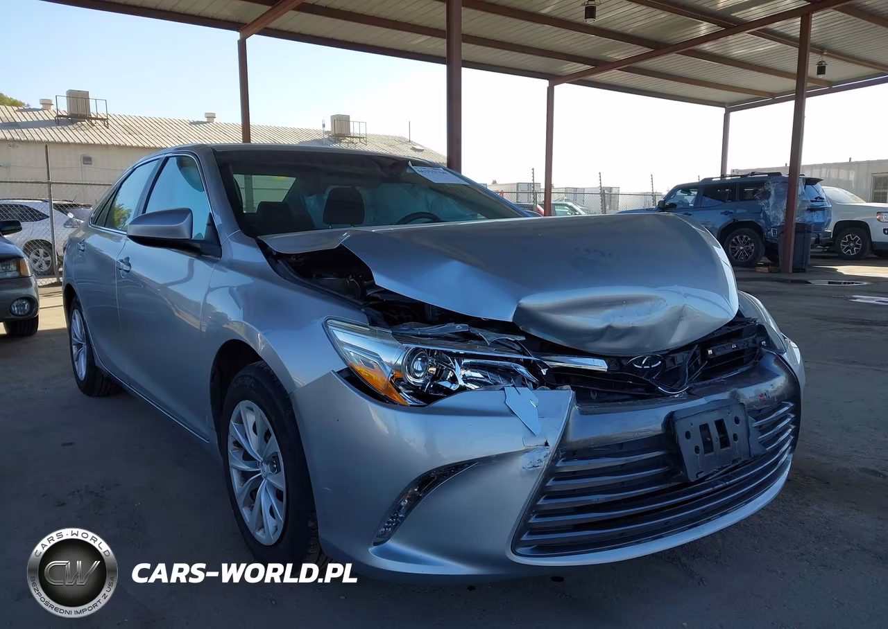 2016 Toyota Camry Le – zdjęcie 1 z 16